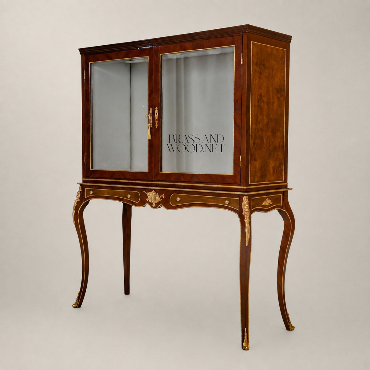 Classic Wood & Brass Display Cabinet - 2 Shelves - 140 cm