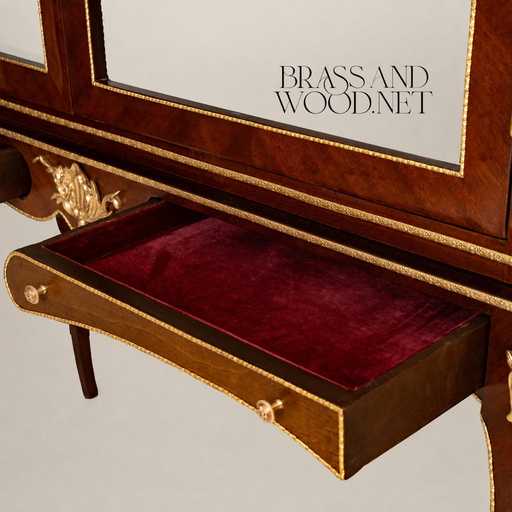 Classic Wood & Brass Display Cabinet - 2 Shelves - 140 cm
