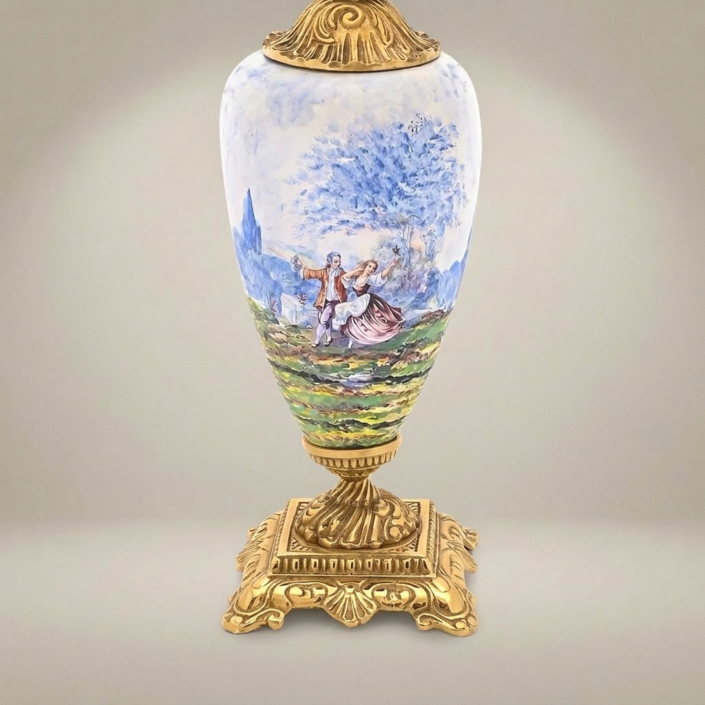 Classical Porcelain Table Lamp - Hand-Painted Romantic Scene with Ornate Brass Base — Gold
