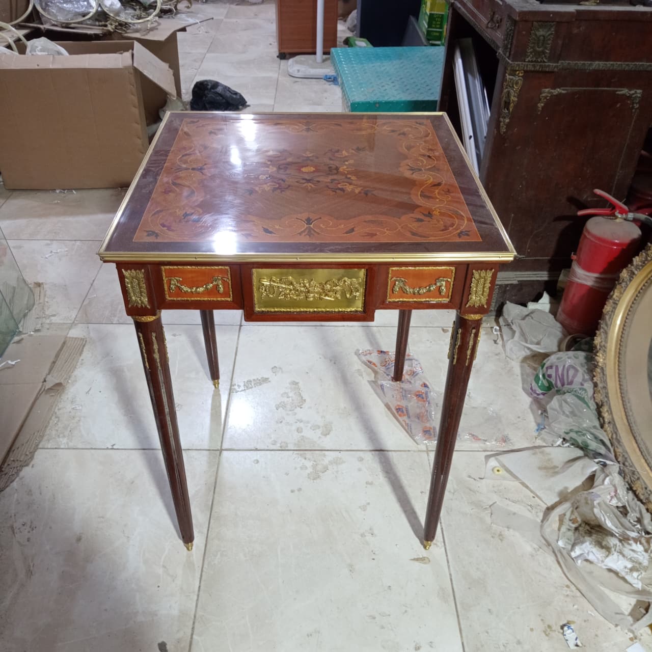 طاولة ركنية ماركتريه-60*60